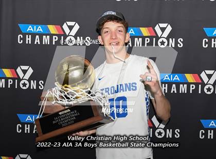 Thumbnail 1 in Monument Valley vs. Valley Christian (AIA 3A Final Awards) photogallery.