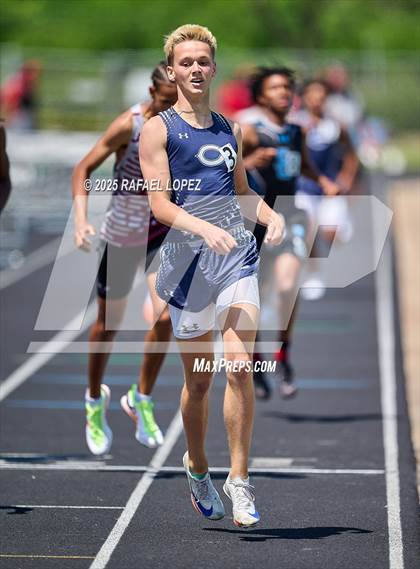 Thumbnail 2 in UIL 6A Track & Field Area 21&22 (800M) photogallery.