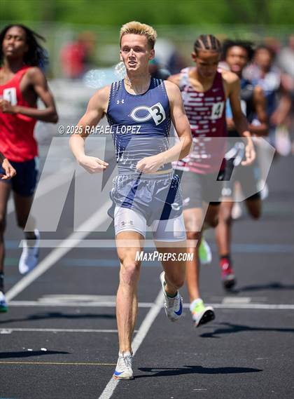 Thumbnail 1 in UIL 6A Track & Field Area 21&22 (800M) photogallery.