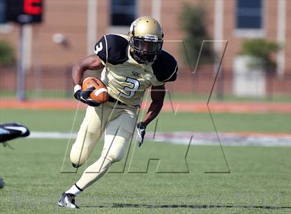 Thumbnail 1 in Seguin @ South Oak Cliff (Lone Star Football Classic) photogallery.