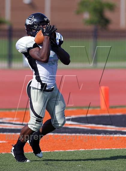 Thumbnail 1 in Seguin @ South Oak Cliff (Lone Star Football Classic) photogallery.
