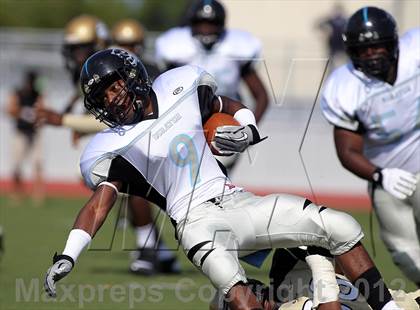 Thumbnail 3 in Seguin @ South Oak Cliff (Lone Star Football Classic) photogallery.