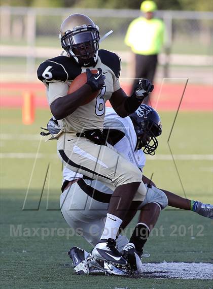 Thumbnail 1 in Seguin @ South Oak Cliff (Lone Star Football Classic) photogallery.