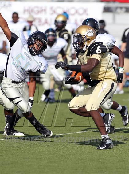 Thumbnail 3 in Seguin @ South Oak Cliff (Lone Star Football Classic) photogallery.