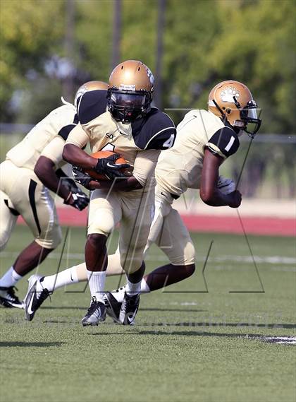 Thumbnail 2 in Seguin @ South Oak Cliff (Lone Star Football Classic) photogallery.