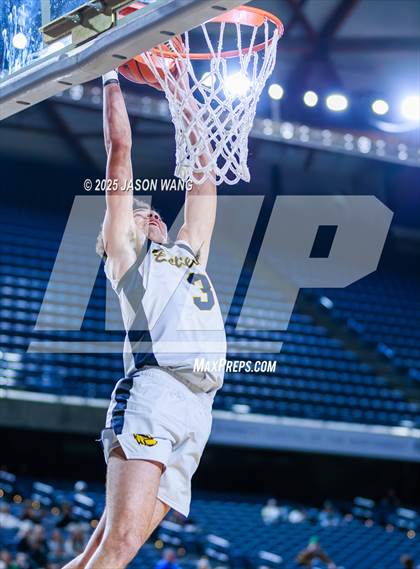 Thumbnail 1 in Liberty vs. Bellevue (WIAA 3A Round of 12) photogallery.