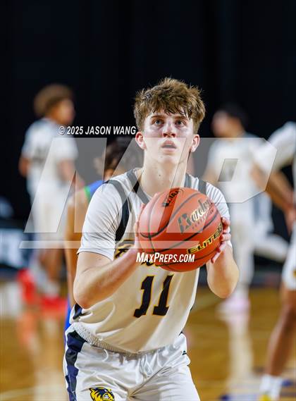 Thumbnail 2 in Liberty vs. Bellevue (WIAA 3A Round of 12) photogallery.