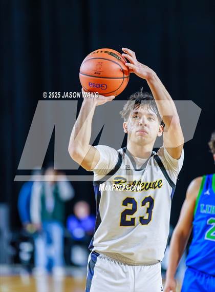 Thumbnail 2 in Liberty vs. Bellevue (WIAA 3A Round of 12) photogallery.