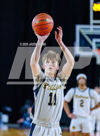Thumbnail 1 in Liberty vs. Bellevue (WIAA 3A Round of 12) photogallery.