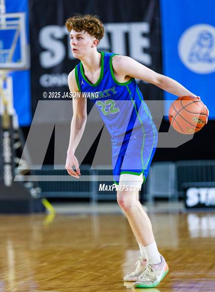 Thumbnail 1 in Liberty vs. Bellevue (WIAA 3A Round of 12) photogallery.