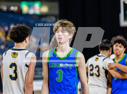 Thumbnail 2 in Liberty vs. Bellevue (WIAA 3A Round of 12) photogallery.
