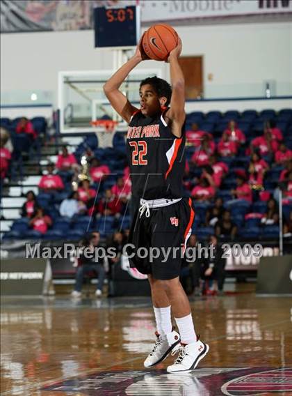 Thumbnail 3 in Winter Park vs Butler (T-Mobile Invitational) photogallery.