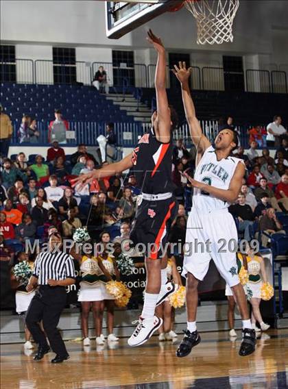 Thumbnail 1 in Winter Park vs Butler (T-Mobile Invitational) photogallery.