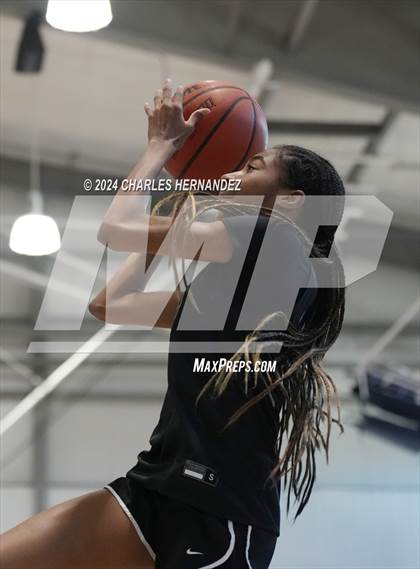 Thumbnail 2 in Jordan vs Shoemaker (Texas Association of Basketball Coaches Showcase) photogallery.