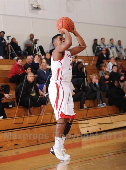 Thumbnail 3 in Marina vs. Brentwood School (MaxPreps Holiday Classic) photogallery.