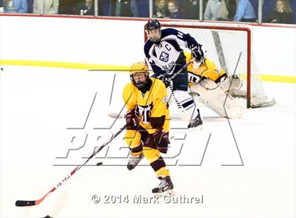 Thumbnail 1 in DeSmet Jesuit vs. St. Louis University High photogallery.
