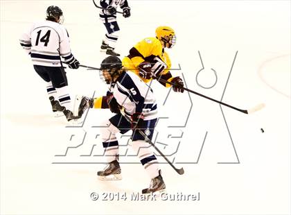 Thumbnail 2 in DeSmet Jesuit vs. St. Louis University High photogallery.