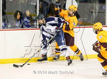 Thumbnail 1 in DeSmet Jesuit vs. St. Louis University High photogallery.