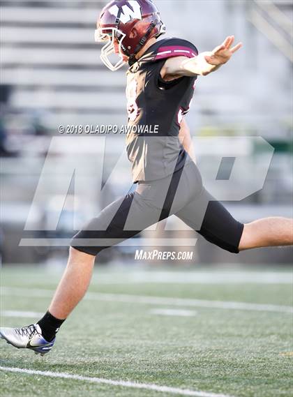 Thumbnail 2 in Wylie vs. Horn (UIL 6A Area Playoff) photogallery.