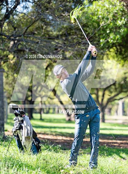 Thumbnail 1 in UIL Golf 5A Region 4 District 25 Tournament photogallery.