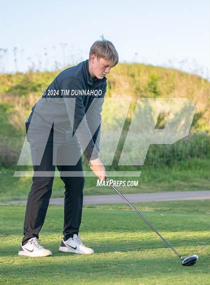 Thumbnail 3 in UIL Golf 5A Region 4 District 25 Tournament photogallery.