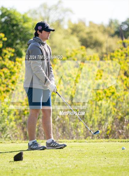 Thumbnail 3 in UIL Golf 5A Region 4 District 25 Tournament photogallery.