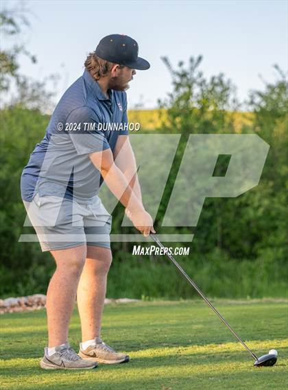 Thumbnail 1 in UIL Golf 5A Region 4 District 25 Tournament photogallery.