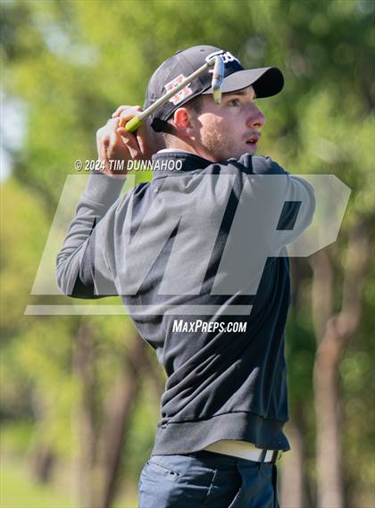 Thumbnail 2 in UIL Golf 5A Region 4 District 25 Tournament photogallery.