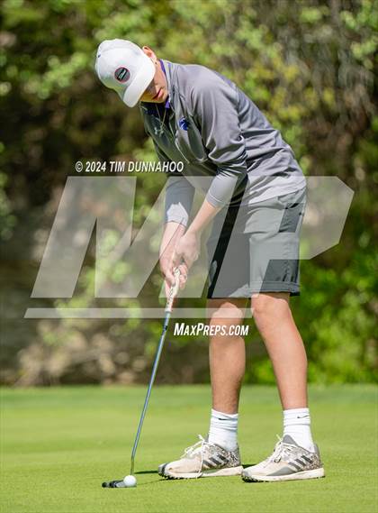 Thumbnail 1 in UIL Golf 5A Region 4 District 25 Tournament photogallery.