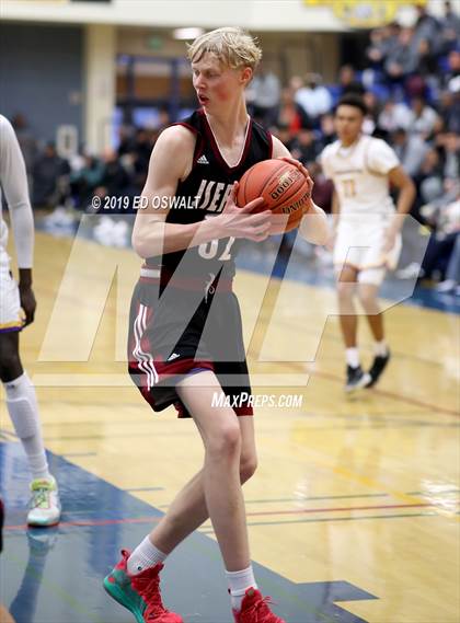 Thumbnail 2 in Archbishop Riordan vs. JSerra Catholic (Nor Cal Tip Off Classic) photogallery.