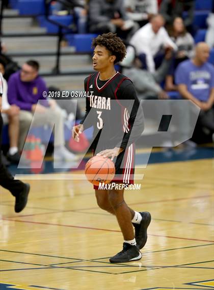 Thumbnail 2 in Archbishop Riordan vs. JSerra Catholic (Nor Cal Tip Off Classic) photogallery.