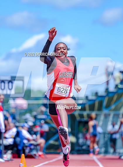 Thumbnail 2 in NYSPHSAA Outdoor Track & Field Championships (Triple Jump) photogallery.