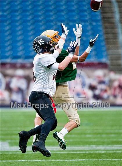 Thumbnail 3 in Bishop Feehan vs. Marblehead (MIAA Division III East Final)) photogallery.