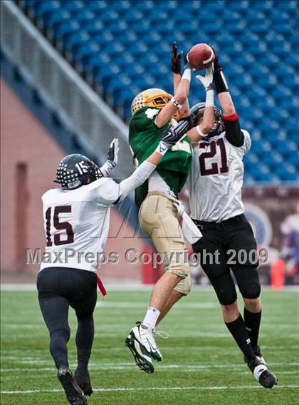 Thumbnail 3 in Bishop Feehan vs. Marblehead (MIAA Division III East Final)) photogallery.