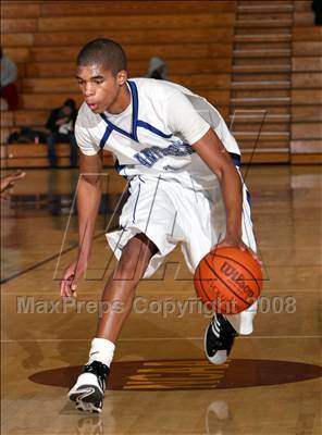 Thumbnail 2 in Diamond Ranch vs. Hoover (Johnnie Cochran Classic) photogallery.