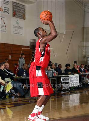 Thumbnail 3 in Diamond Ranch vs. Hoover (Johnnie Cochran Classic) photogallery.