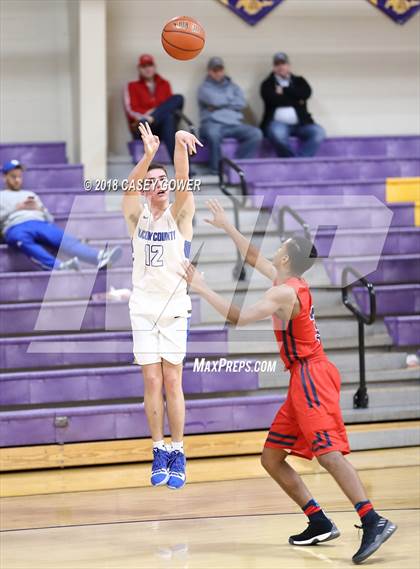 Thumbnail 1 in Brentwood Academy vs. Macon County photogallery.