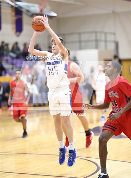 Thumbnail 1 in Brentwood Academy vs. Macon County photogallery.