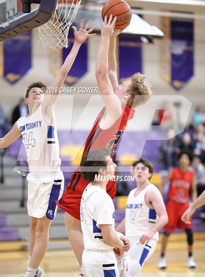 Thumbnail 1 in Brentwood Academy vs. Macon County photogallery.