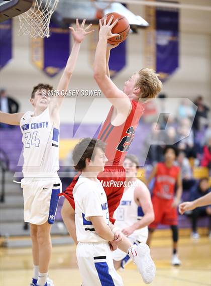 Thumbnail 3 in Brentwood Academy vs. Macon County photogallery.