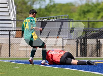 Thumbnail 2 in Longview vs. Wakeland (UIL 5A Region II Finals) photogallery.