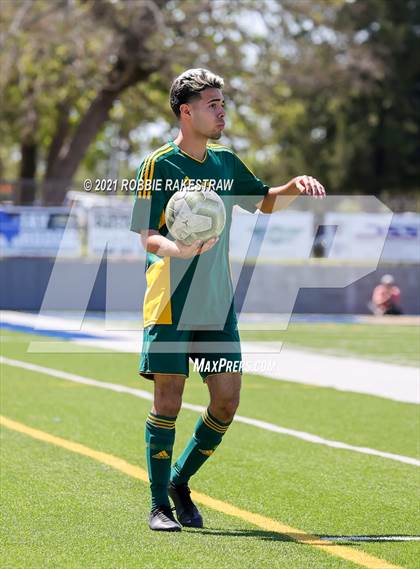 Thumbnail 3 in Longview vs. Wakeland (UIL 5A Region II Finals) photogallery.