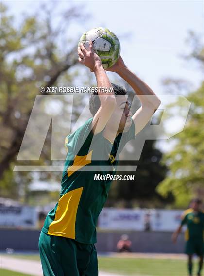 Thumbnail 2 in Longview vs. Wakeland (UIL 5A Region II Finals) photogallery.
