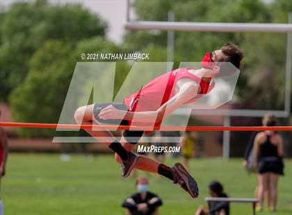 Thumbnail 1 in Albuquerque Academy Track Meet photogallery.