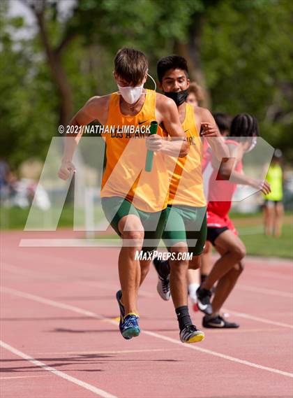 Thumbnail 2 in Albuquerque Academy Track Meet photogallery.