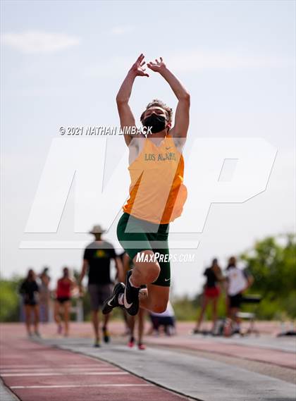 Thumbnail 1 in Albuquerque Academy Track Meet photogallery.