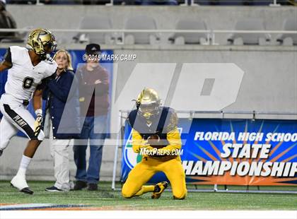 Thumbnail 1 in St. Thomas Aquinas vs. Plant (FHSAA 7A Final) photogallery.
