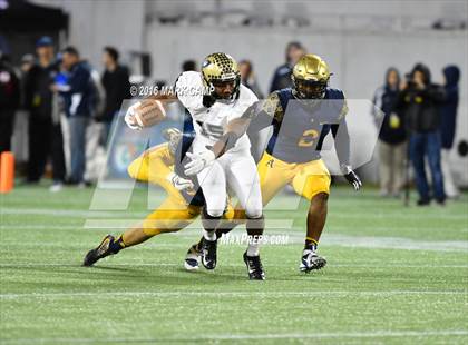 Thumbnail 2 in St. Thomas Aquinas vs. Plant (FHSAA 7A Final) photogallery.