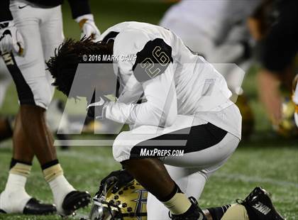 Thumbnail 3 in St. Thomas Aquinas vs. Plant (FHSAA 7A Final) photogallery.