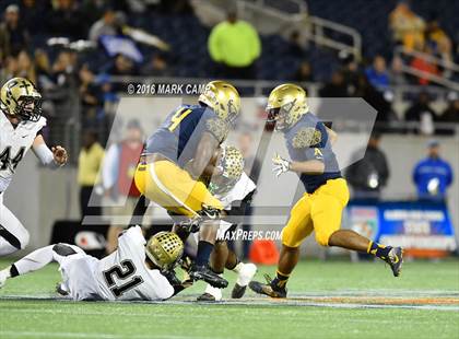 Thumbnail 3 in St. Thomas Aquinas vs. Plant (FHSAA 7A Final) photogallery.